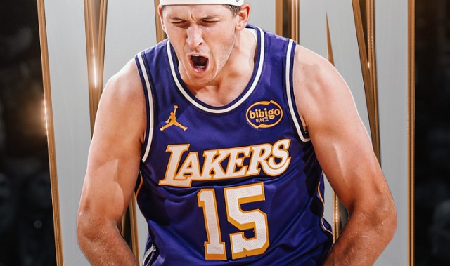 星空体育APP-文班轰29+11+6仍无缘今日最佳！对不起，你碰到暴走的里夫斯了